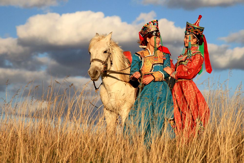 142支隊(duì)伍激烈角逐蒙古族服裝大賽,草原風(fēng)情輪番演繹!_旅游_網(wǎng)